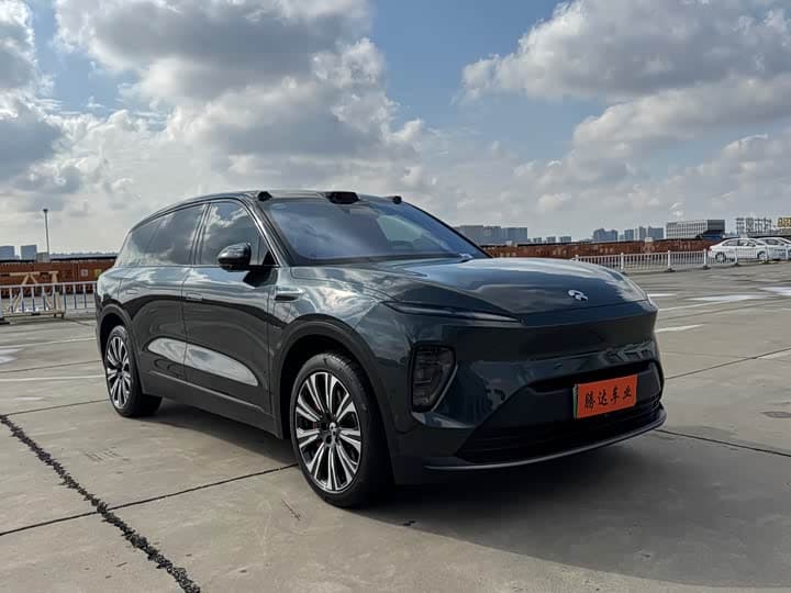 NIO ES8