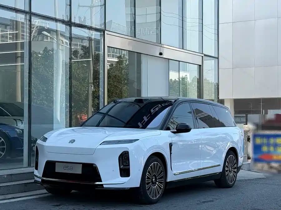 NIO ES8