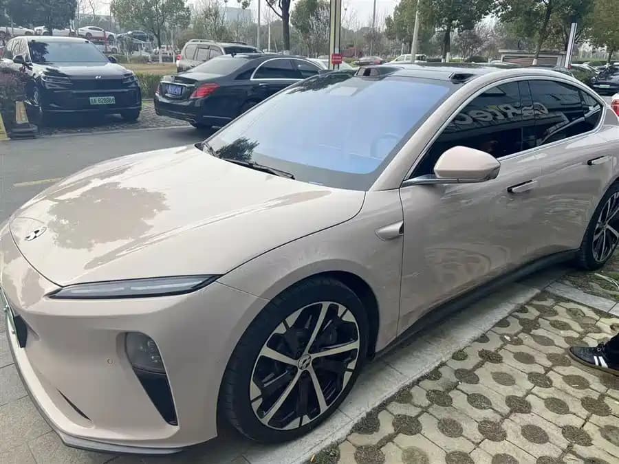 NIO ET5