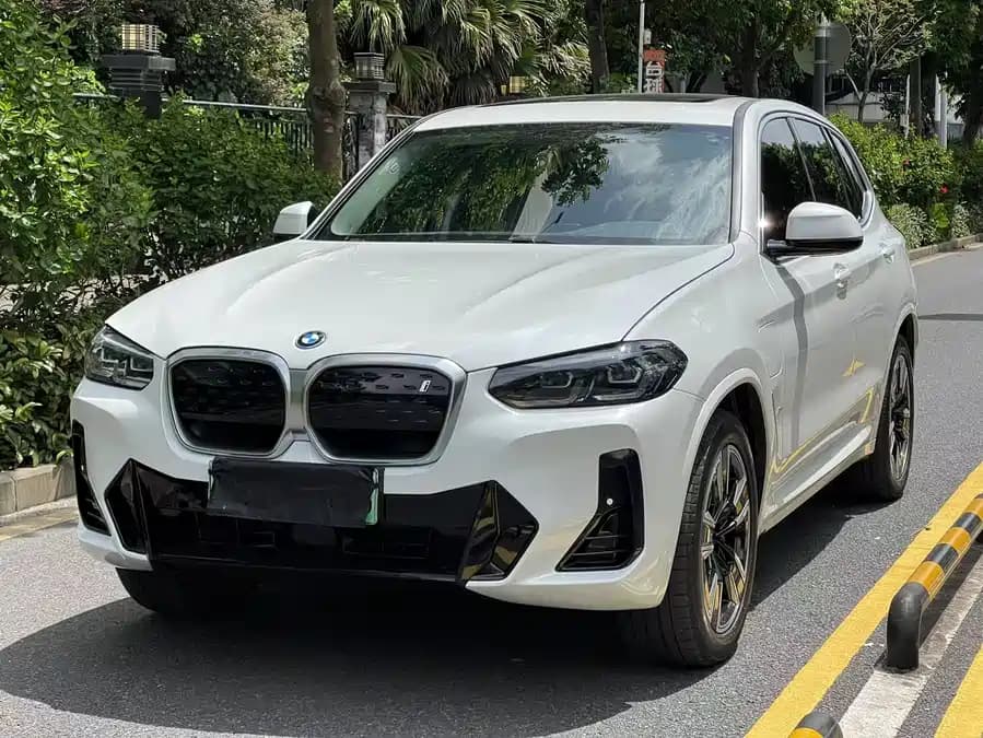 BMW iX3 2024