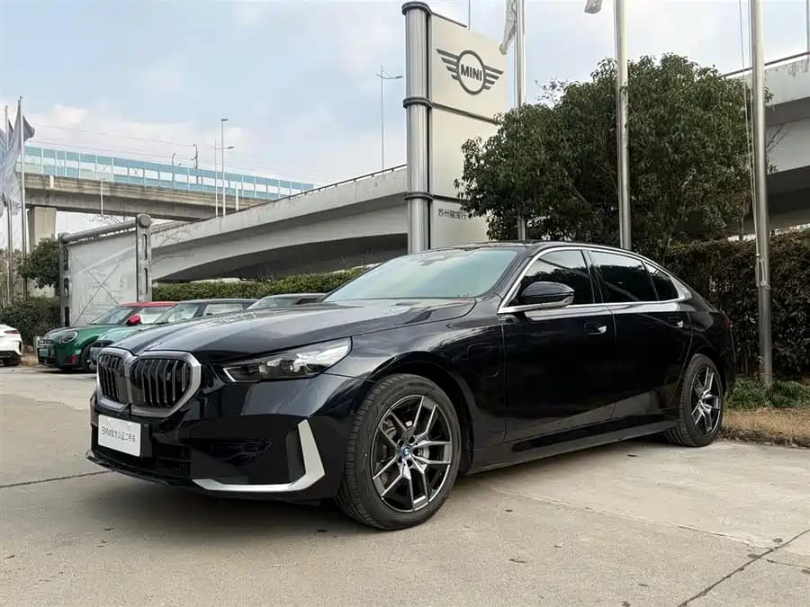 BMW i5