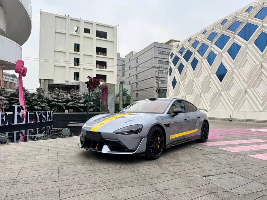 Xiaomi SU7 Ultra 2025 — купить из Китая в Минск