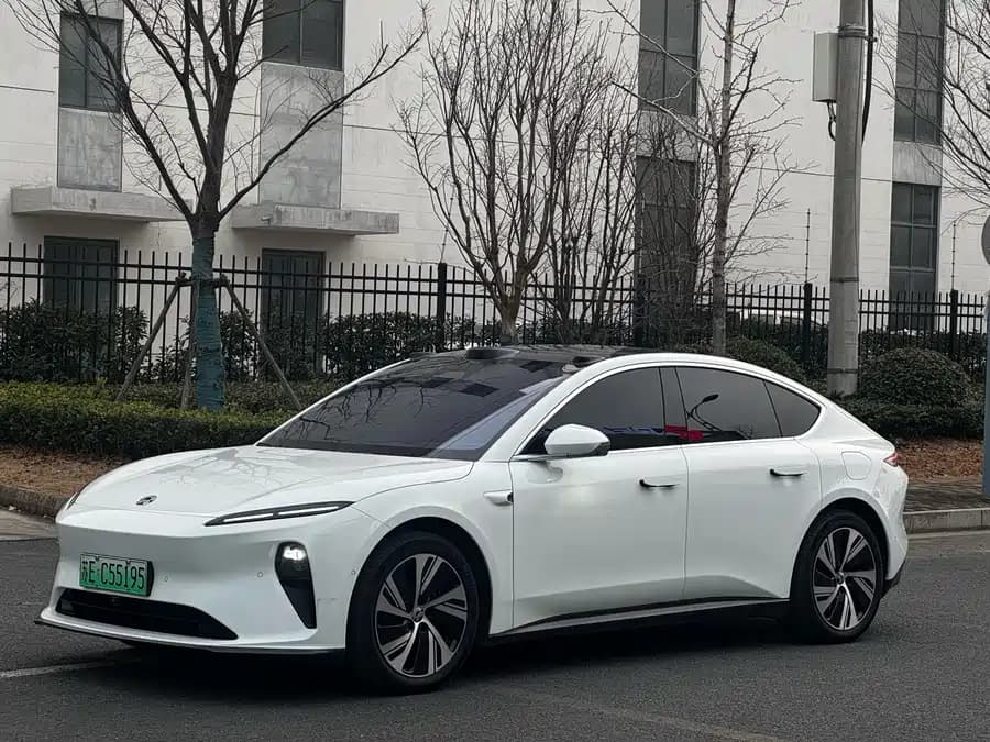 NIO ET5