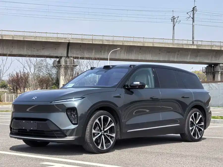 NIO ES8