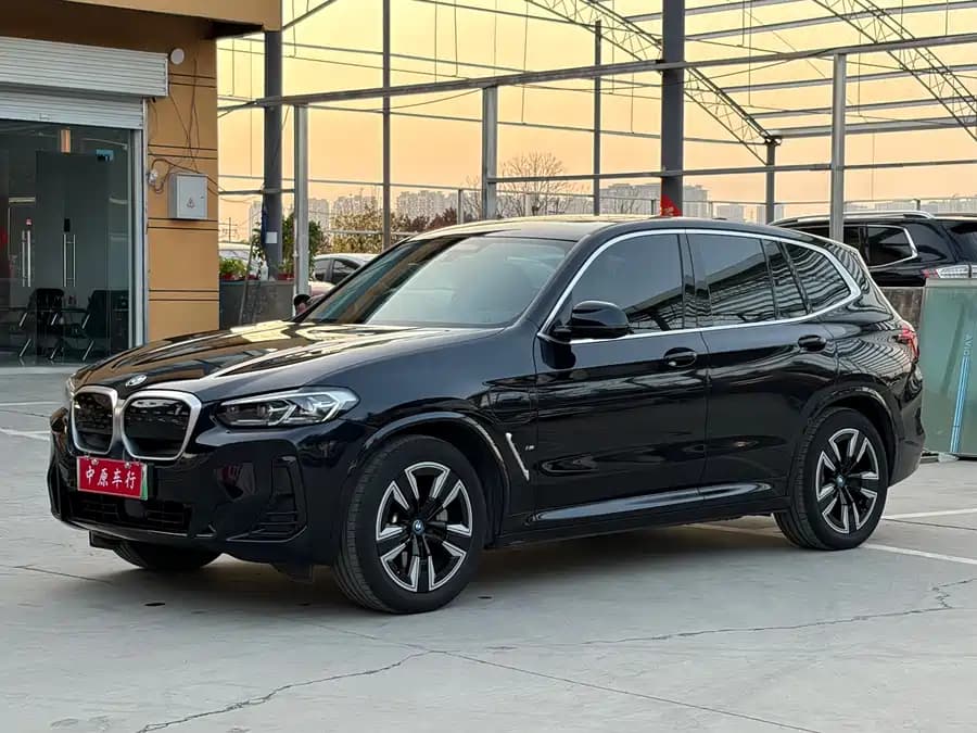 BMW iX3