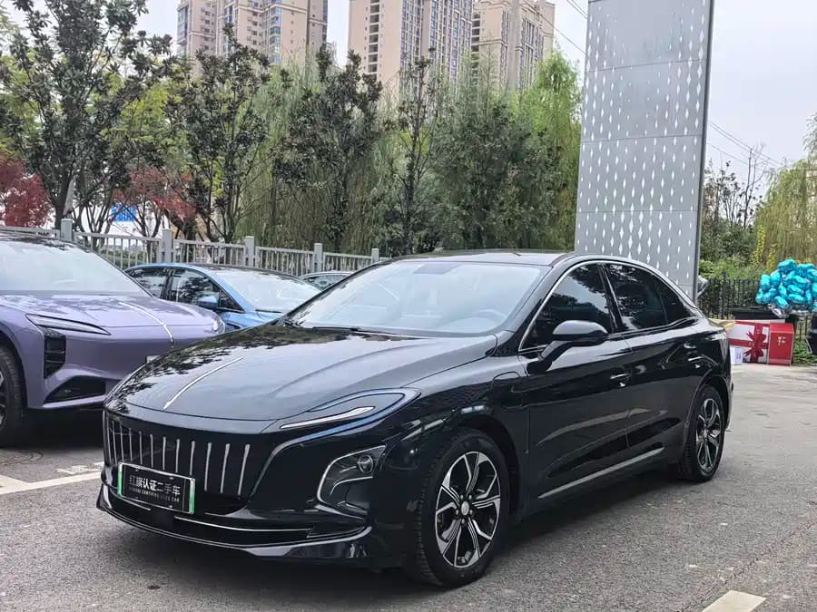 Hongqi E-QM5