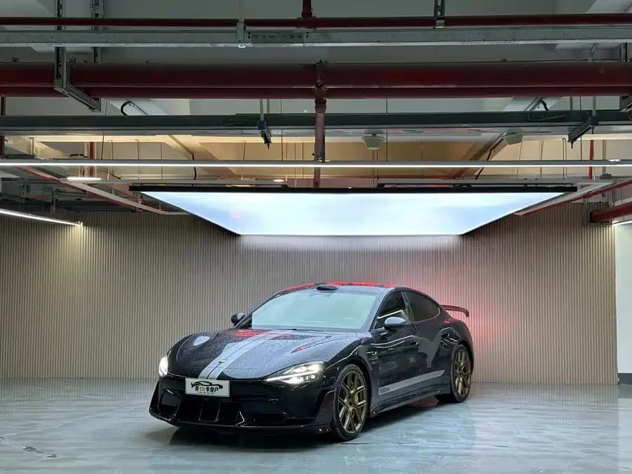 Xiaomi SU7 Ultra 2025