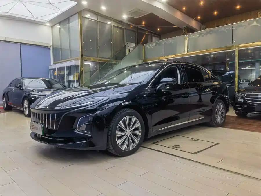 Hongqi E-QM5