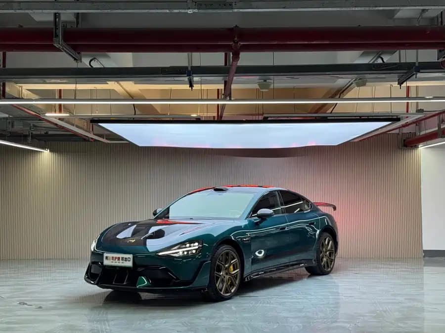 Xiaomi SU7 Ultra 2025