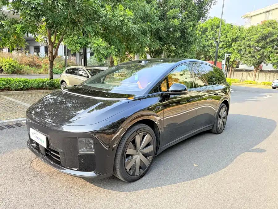 Lixiang i8