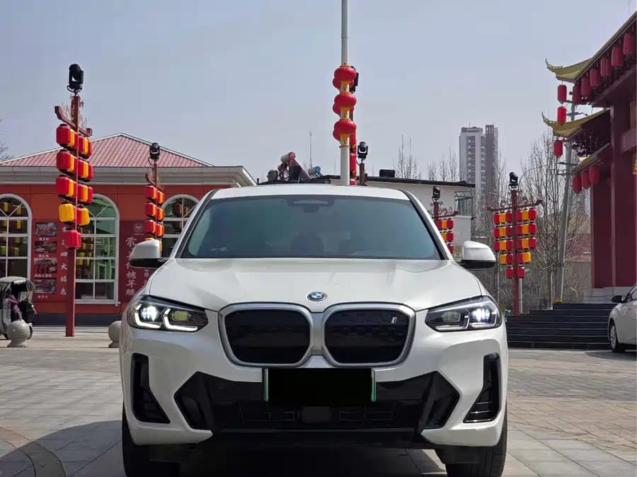BMW iX3