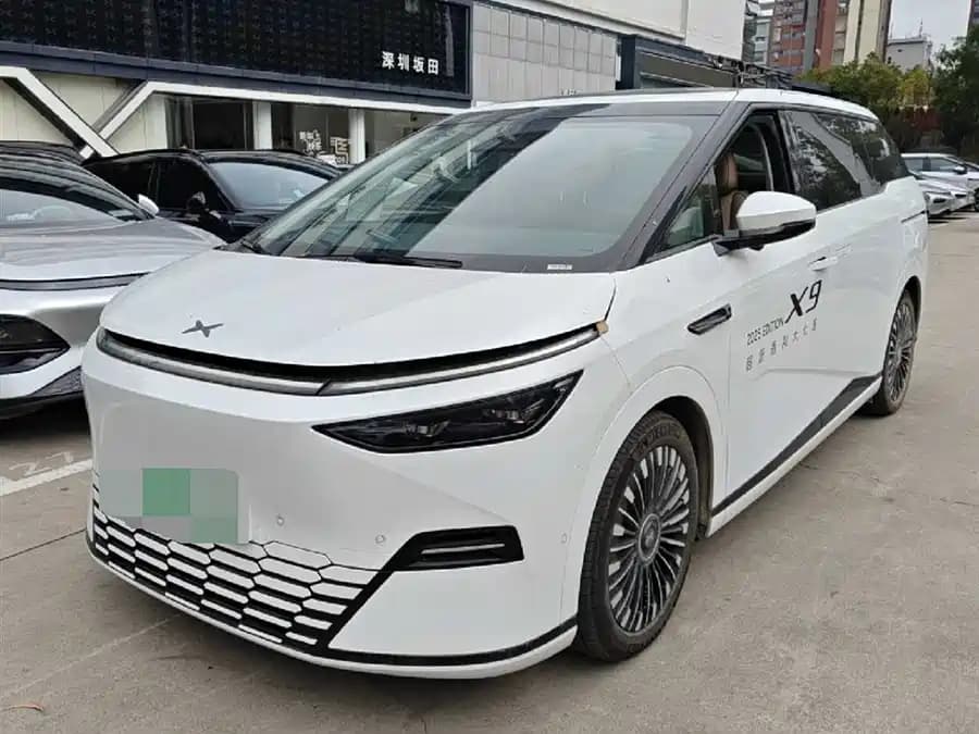 Xpeng X9 2025