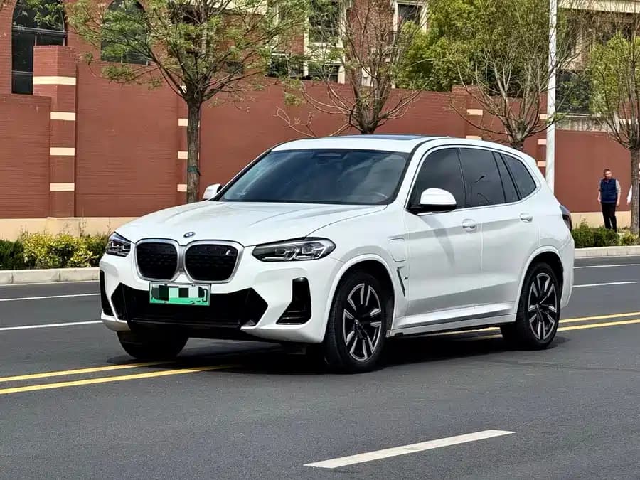 BMW iX3