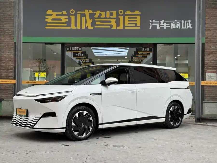 Xpeng X9 2024