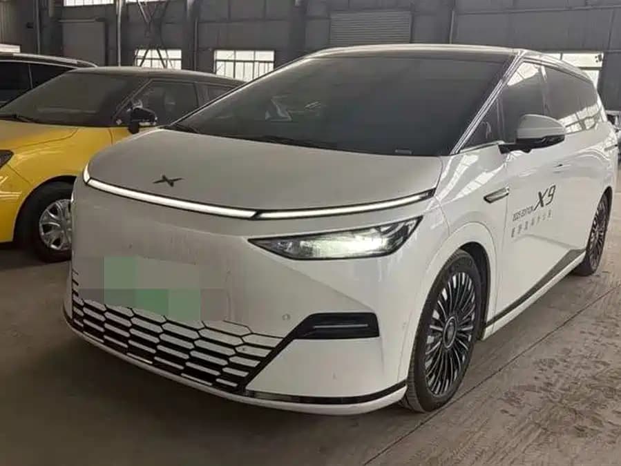 Xpeng X9