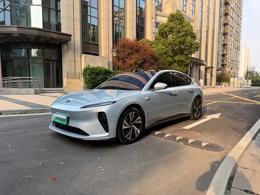 NIO ET5