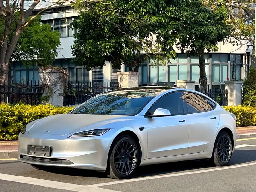 Tesla 3 2023