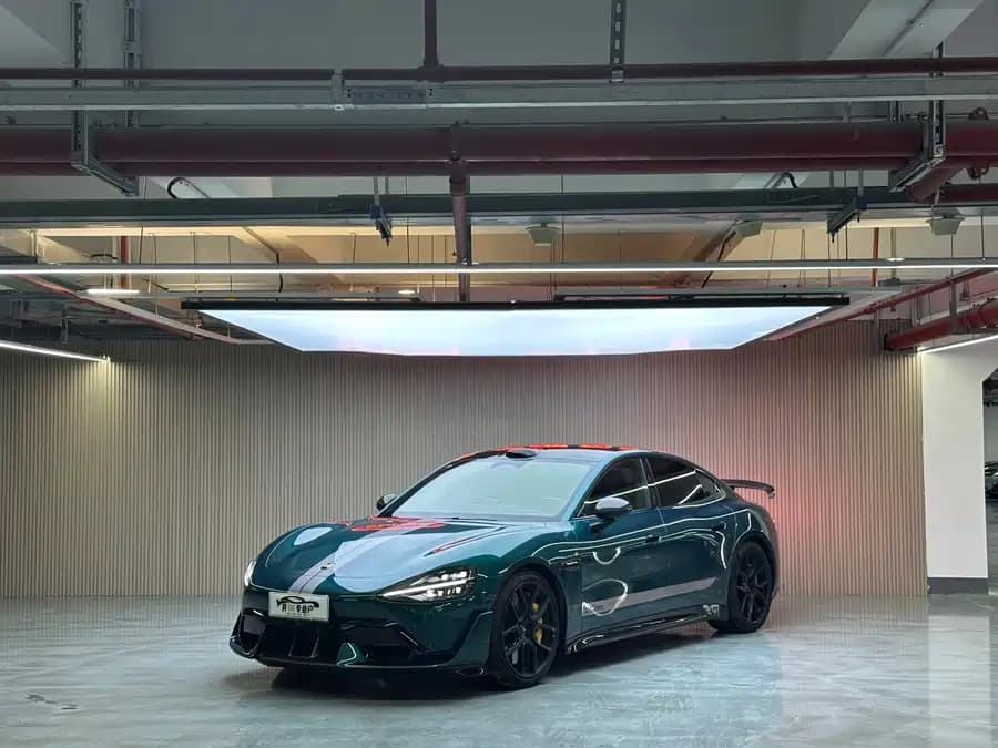 Xiaomi SU7 Ultra 2025