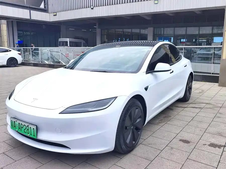 Tesla 3 2023