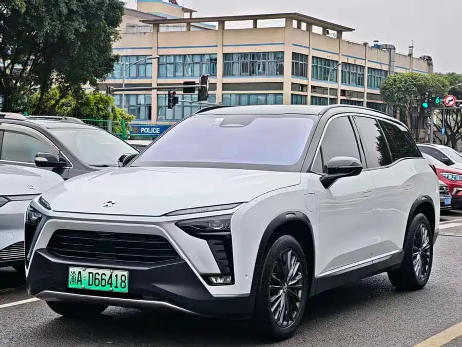 NIO ES8