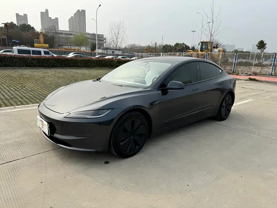 Tesla 3 2023