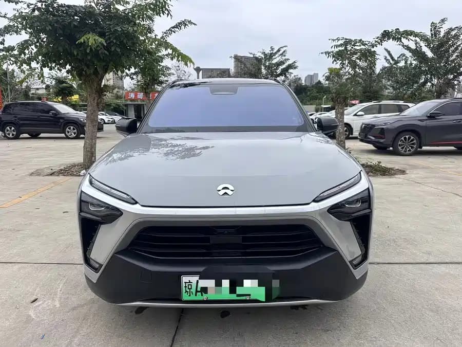 NIO ES8