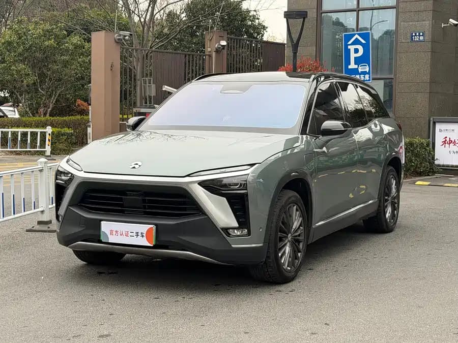 NIO ES8