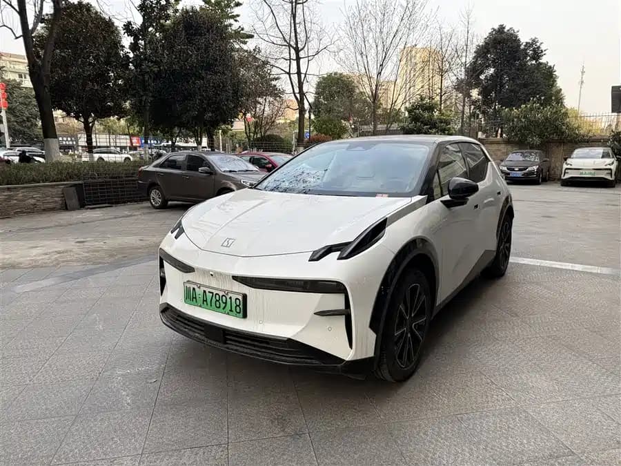 Zeekr x 2025 — купить из Китая в Минск